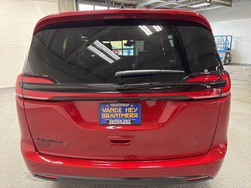 2026 Chrysler Pacifica L