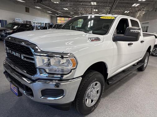 2024 RAM 2500 Tradesman Crew Cab 4x4 6'4' Box