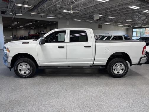 2024 RAM 2500 Tradesman Crew Cab 4x4 6'4' Box