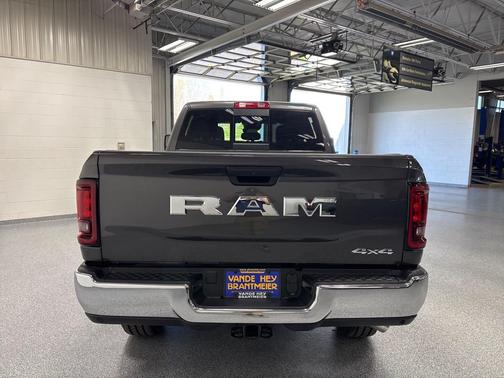 2025 RAM 2500 Tradesman Crew Cab 4x4 6'4' Box