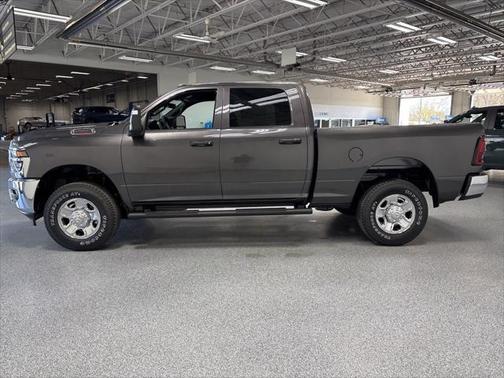 2025 RAM 2500 Tradesman Crew Cab 4x4 6'4' Box