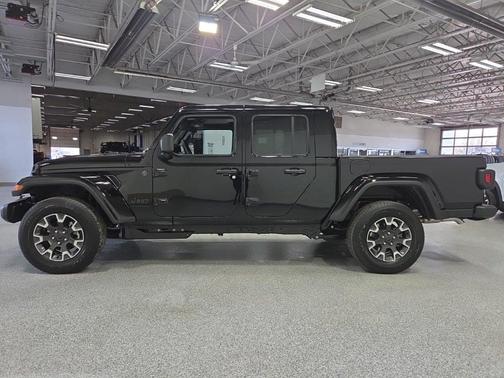 2026 Jeep Gladiator Sahara 4x4