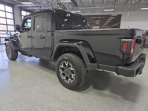 2026 Jeep Gladiator Sahara 4x4