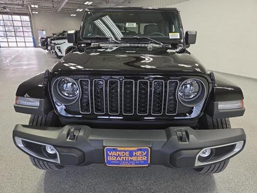 2026 Jeep Gladiator Sahara 4x4