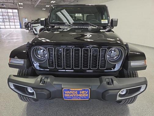 2026 Jeep Gladiator Sahara 4x4