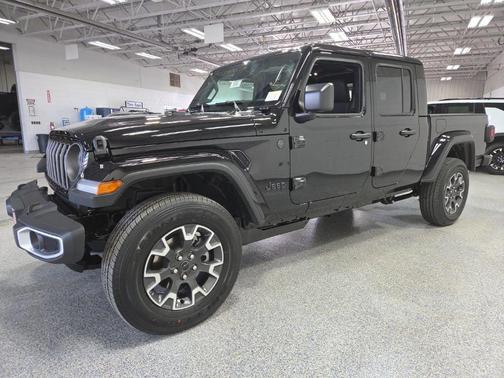 Black Clear-Coat Exterior Paint 2026 Jeep Gladiator Sahara 4x4