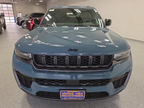 Steel Blue Exterior Paint 2026 Jeep Grand Cherokee Limited