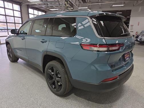 Steel Blue Exterior Paint 2026 Jeep Grand Cherokee Limited