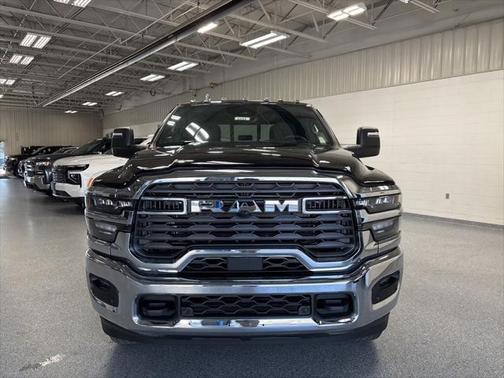 2025 RAM 2500 Tradesman Crew Cab 4x4 6'4' Box