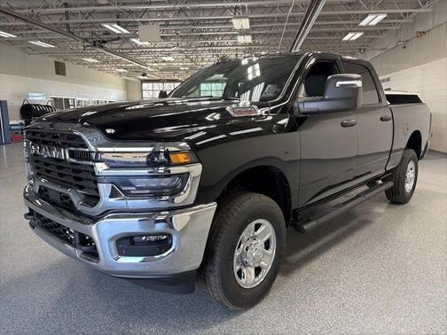 2025 RAM 2500 Tradesman Crew Cab 4x4 6'4' Box
