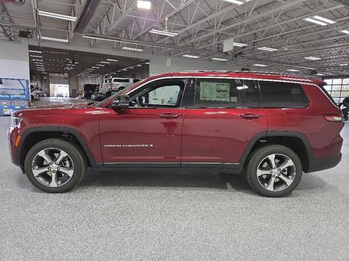 Velvet Red Pearl-Coat Exterior Paint 2026 Jeep Grand Cherokee Limited