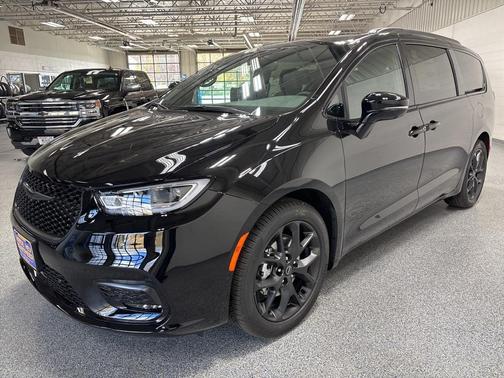 2026 Chrysler Pacifica L