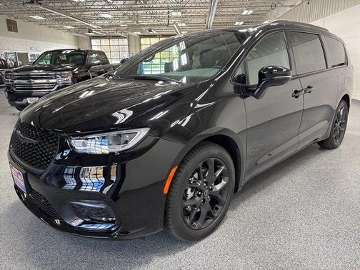 2026 Chrysler Pacifica L