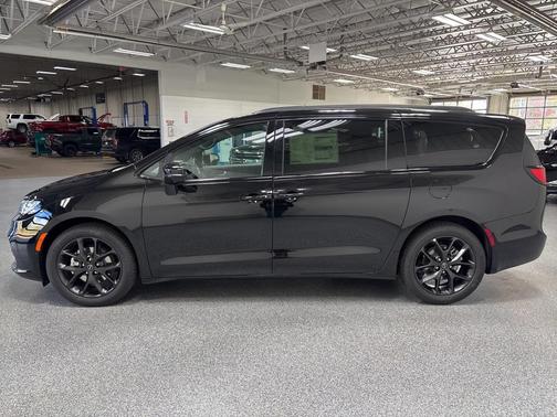 2026 Chrysler Pacifica L