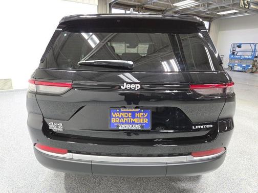 Diamond Black 2026 Jeep Grand Cherokee Limited