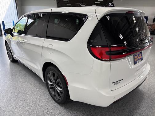 2026 Chrysler Pacifica L