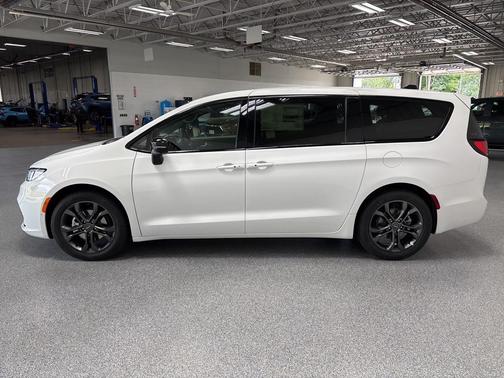 2026 Chrysler Pacifica L