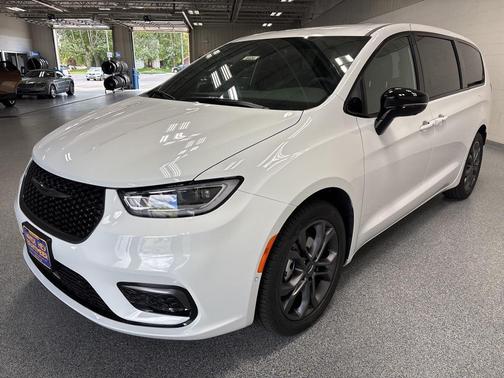 2026 Chrysler Pacifica L