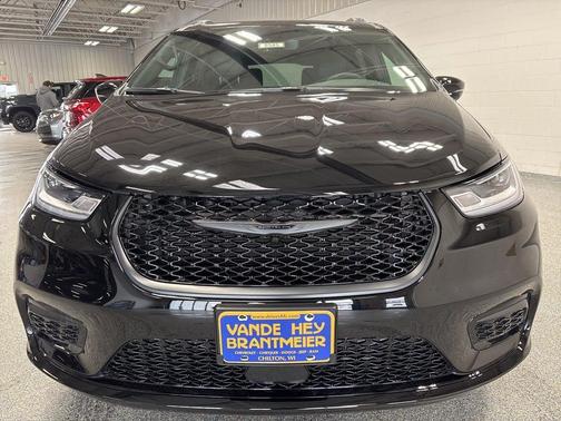 2026 Chrysler Pacifica L