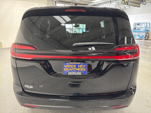 2026 Chrysler Pacifica L