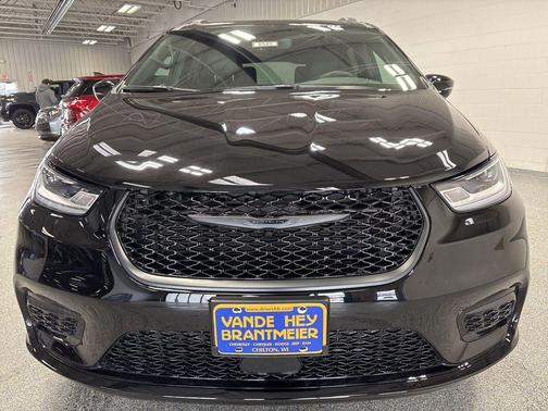 2026 Chrysler Pacifica L