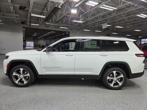 Bright White Clear-Coat Exterior Paint 2026 Jeep Grand Cherokee Limited