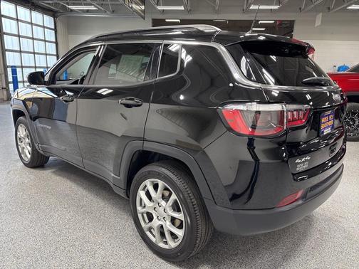 2022 Jeep Compass Latitude Lux