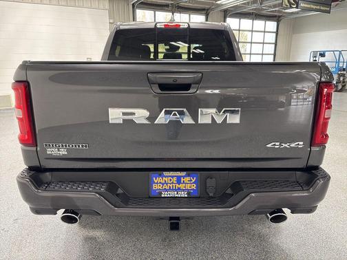 Granite Crystal Metallic Clear-Coat Exterior Paint 2026 RAM 1500 Big Horn/Lone Star