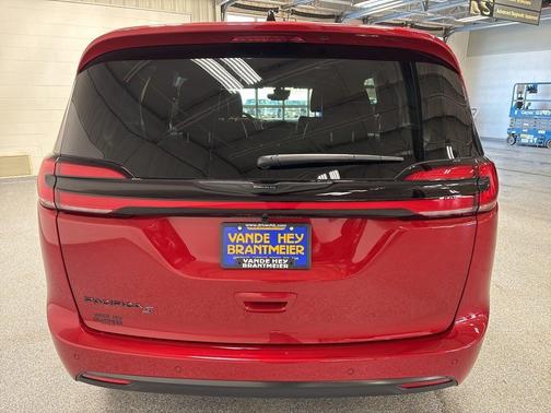 2026 Chrysler Pacifica L