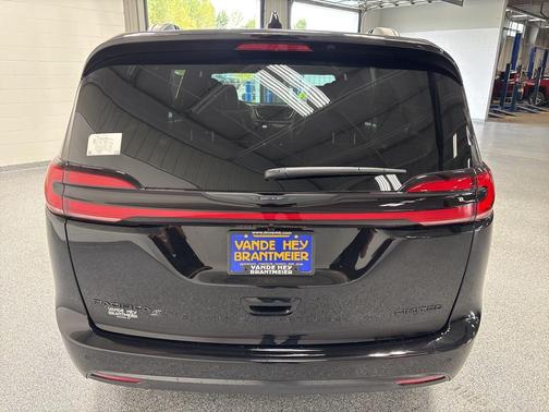 2026 Chrysler Pacifica Limited