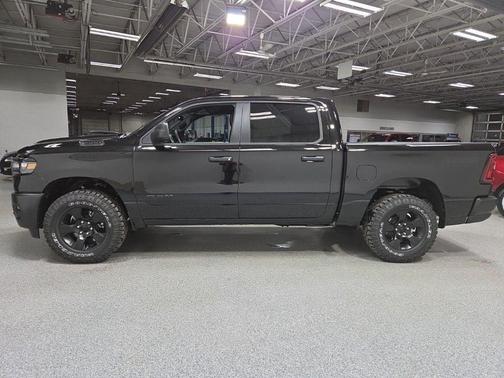 Diamond Black Crystal Pearlcoat 2026 RAM 1500 Warlock Crew Cab 4x4 5'7' Box