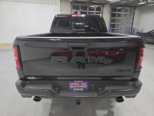 2026 RAM 1500 Warlock Crew Cab 4x4 5'7' Box