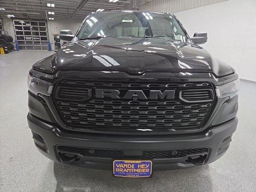 Diamond Black Crystal Pearlcoat 2026 RAM 1500 Warlock Crew Cab 4x4 5'7' Box