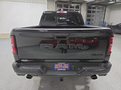 2026 RAM 1500 Warlock Crew Cab 4x4 5'7' Box