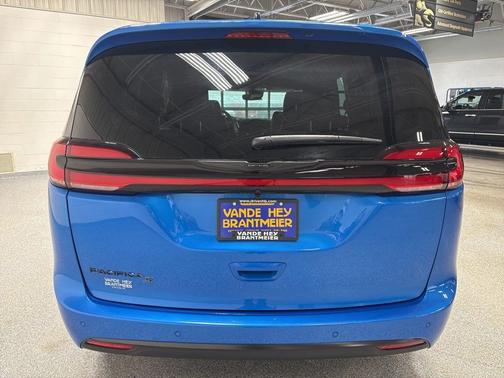 2026 Chrysler Pacifica L