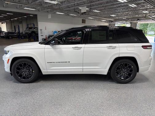 2025 Jeep Grand Cherokee Summit