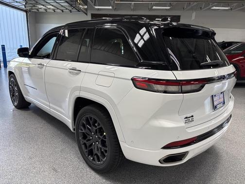 2025 Jeep Grand Cherokee Summit