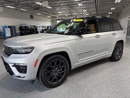 Silver Zynith 2025 Jeep Grand Cherokee Summit
