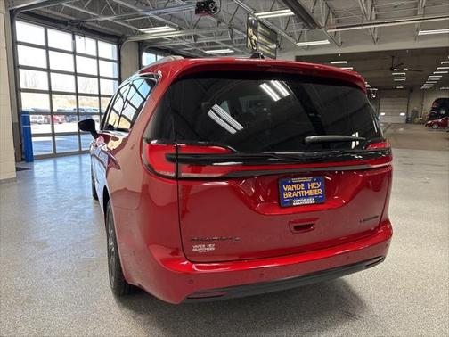 2025 Chrysler Pacifica Limited