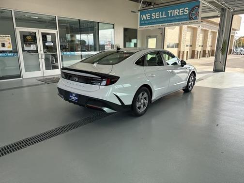 2025 Hyundai SONATA SE