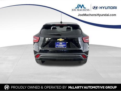 Mosaic Black Metallic 2025 Chevrolet Trax LS