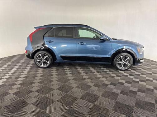 2024 Kia Niro SX