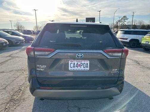 2019 Toyota RAV4 Hybrid SE