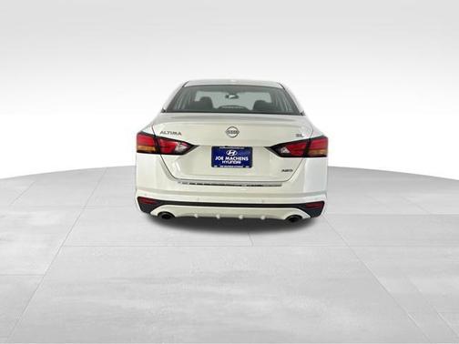 Pearl White Tricoat 2023 Nissan Altima 2.5 SL
