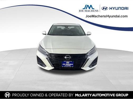 Pearl White Tricoat 2023 Nissan Altima 2.5 SL