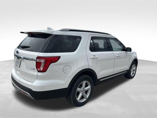 White Platinum Metallic Tri-Coat 2016 Ford Explorer XLT