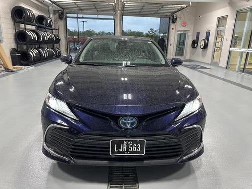 2022 Toyota Camry Hybrid XLE
