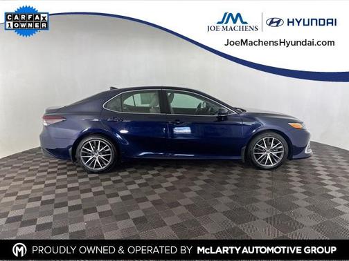 2022 Toyota Camry Hybrid XLE