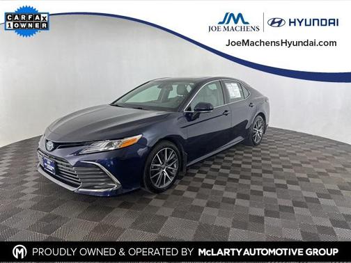 2022 Toyota Camry Hybrid XLE