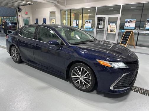 2022 Toyota Camry Hybrid XLE